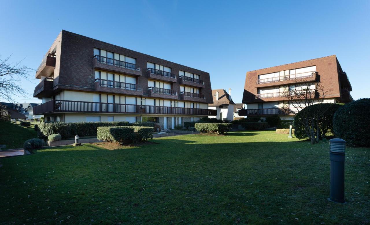 Bord De Mer C.L.S Deauville Benerville-sur-Mer Exterior photo